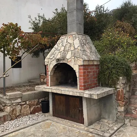 Nada Hvar *