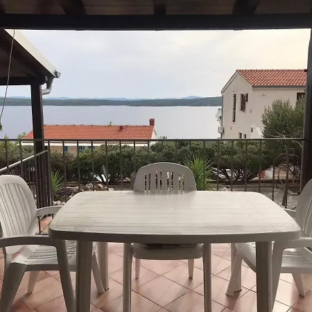Nada Hvar *
