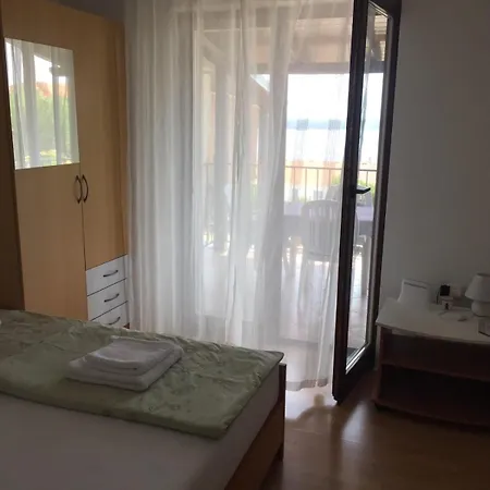 Nada Hvar Zavala